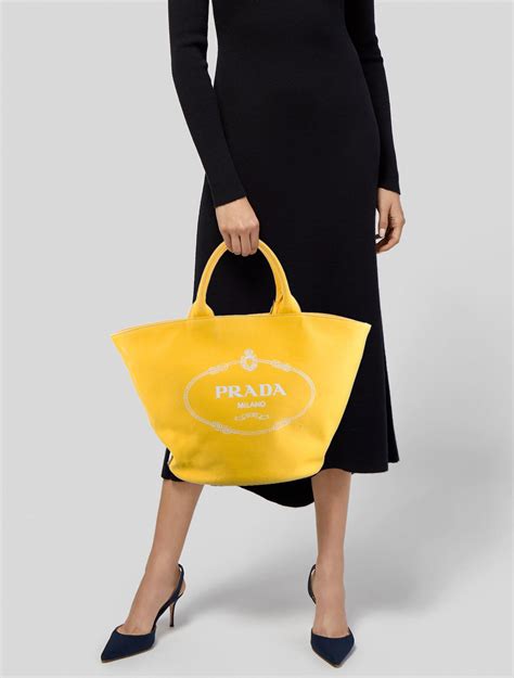 Prada Signature Canapa 